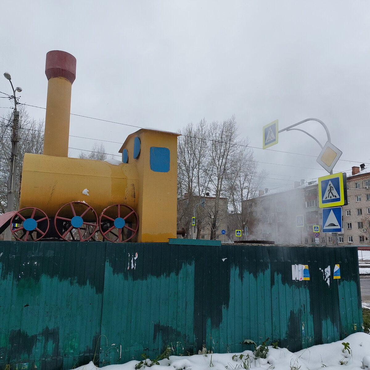 Гуляли по ближним Черемушкам, которые есть почти в каждом нашем городе...,  в пасмурный день | Дом, сад, телескоп, Алтай | Дзен