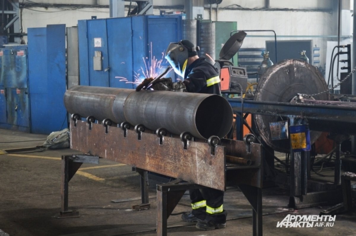    Специалистам рабочих профессий часто предлагают достойные зарплаты (от 50 тыс. рублей), но люди хотят более лёгких денег.