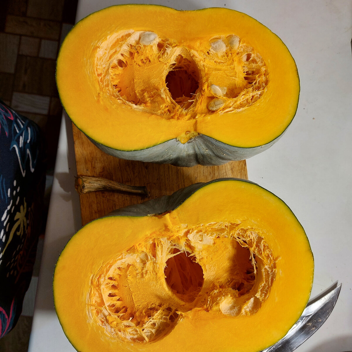  Брала 500 гр. тыквы. Весы были, но я отступала от нормы объема будущего пюре значительно (первый минус)