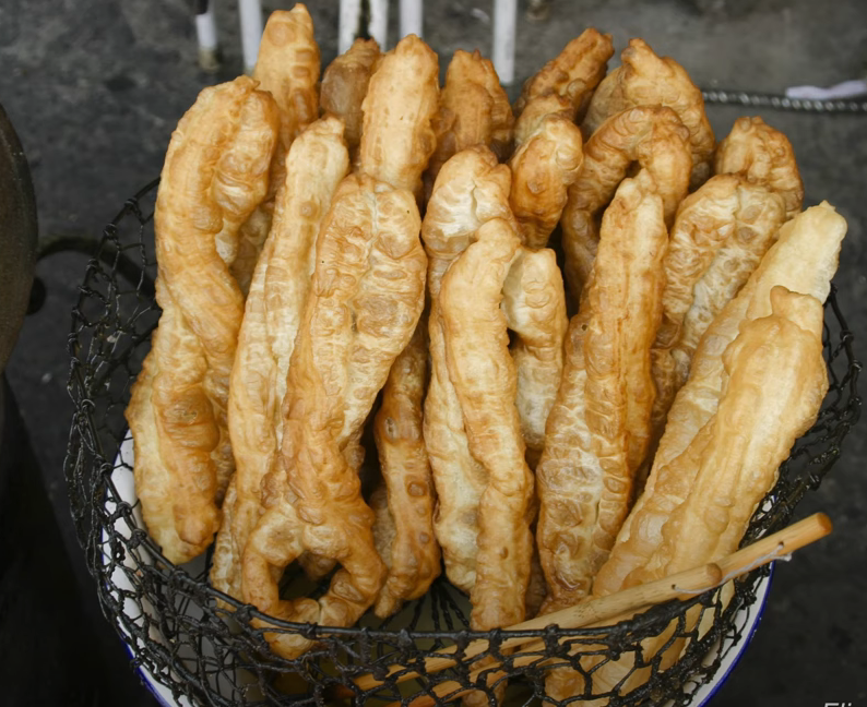 Вот это блюдо, две палочки теста, слипшиеся при жарке во фритюре