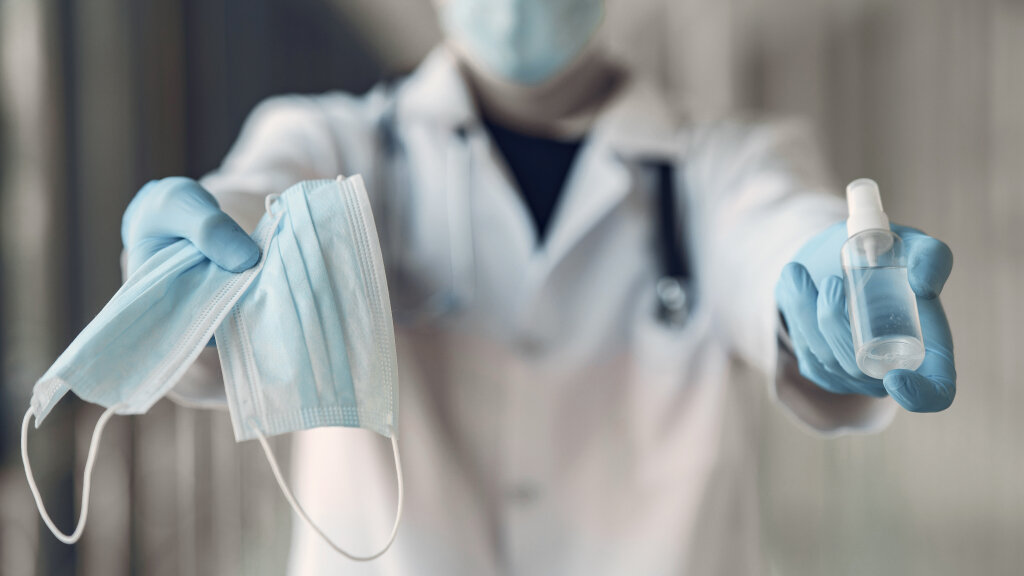    В Югре впервые с 2022 года число заболевших ковидом превысило тысячу человек