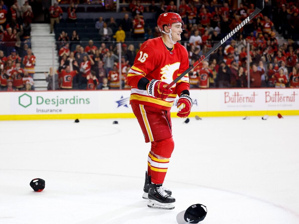    Хоккеист "Калгари Флэймз" Никита Задоров© Фото : Соцсети "Калгари Флэймз"