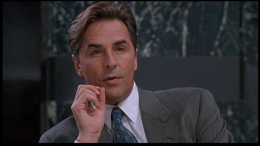 Кадр из фильма "Виновен вне подозрений" (1993)