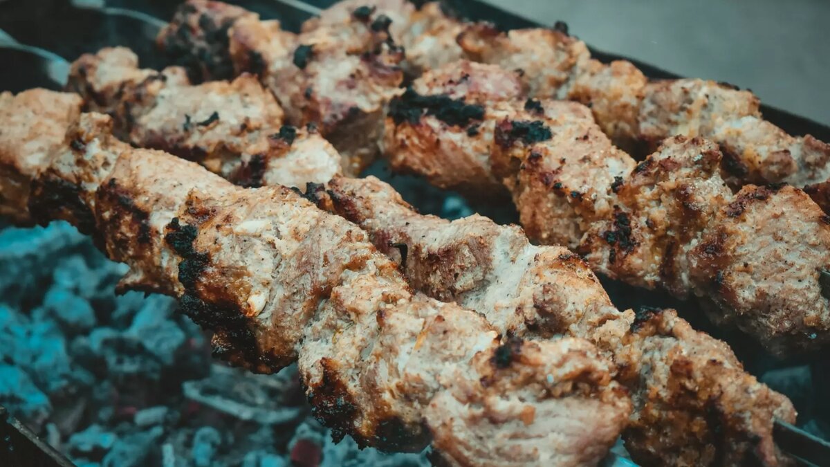     Передачу помещения в аренду согласовал департамент имущественный отношений городской администрации.