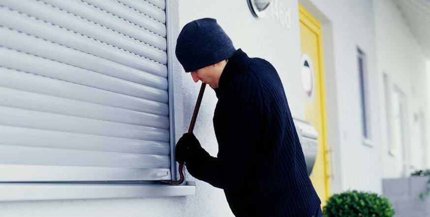 Злоумышленник не сможет взломать рольставни