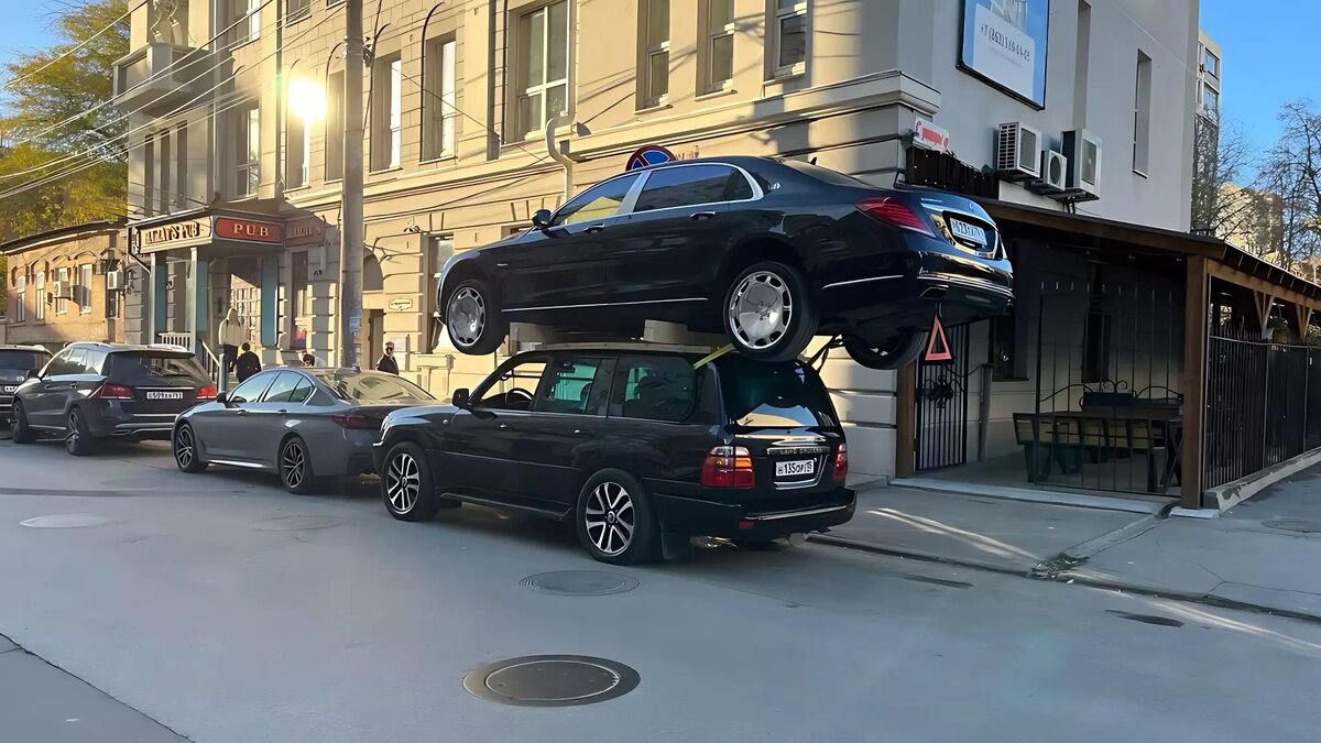     В Ростове-на-Дону составили протоколы в отношении каскадера Евгения Чеботарева, который провез автомобиль на крыше другой машины, сообщил он в соцсетях.