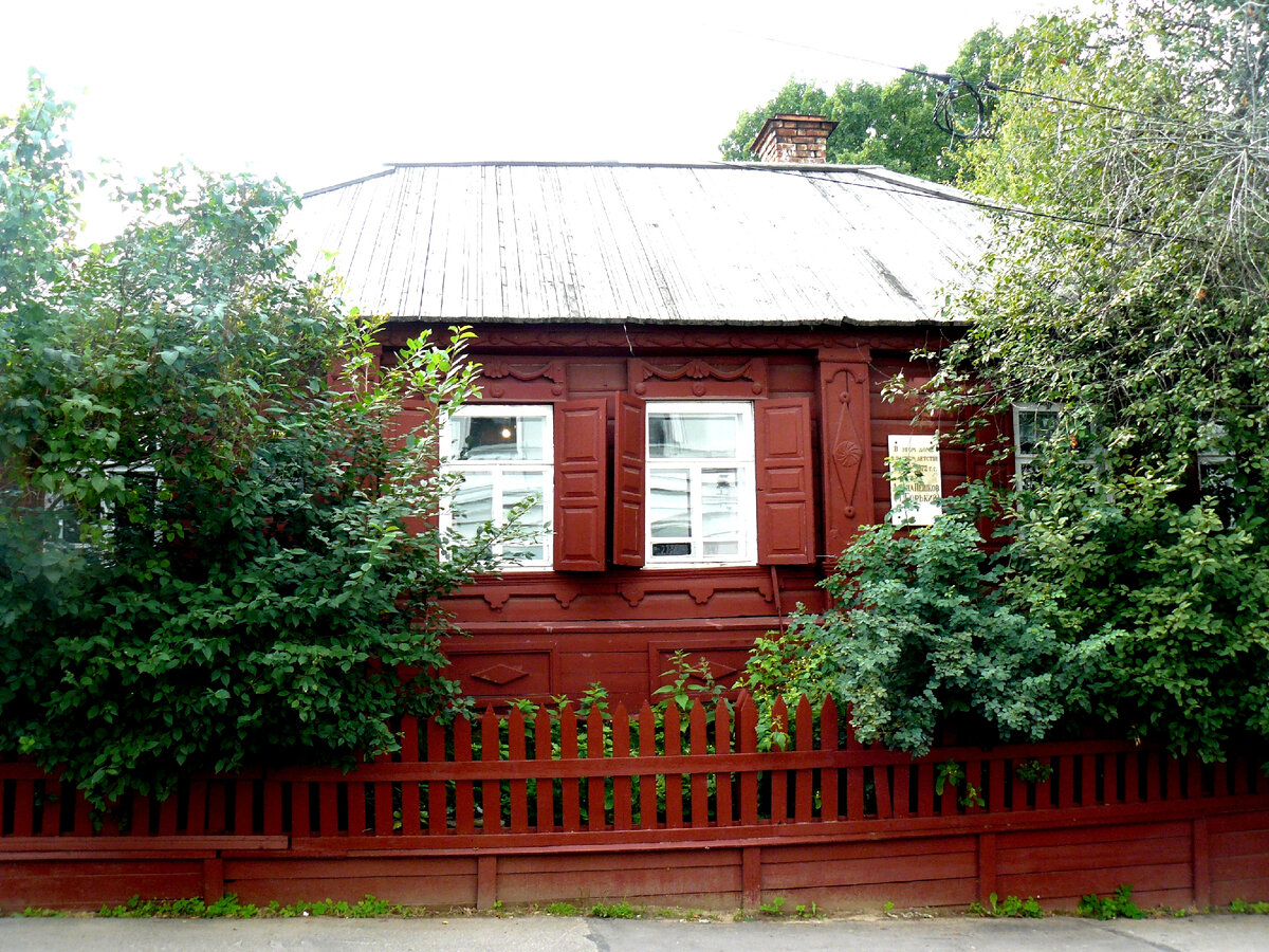 Музей домик каширина нижний новгород. Домик Каширина в Нижнем Новгороде. Музей детства Горького в Нижнем Новгороде домик Каширина. Домик Каширина двор.