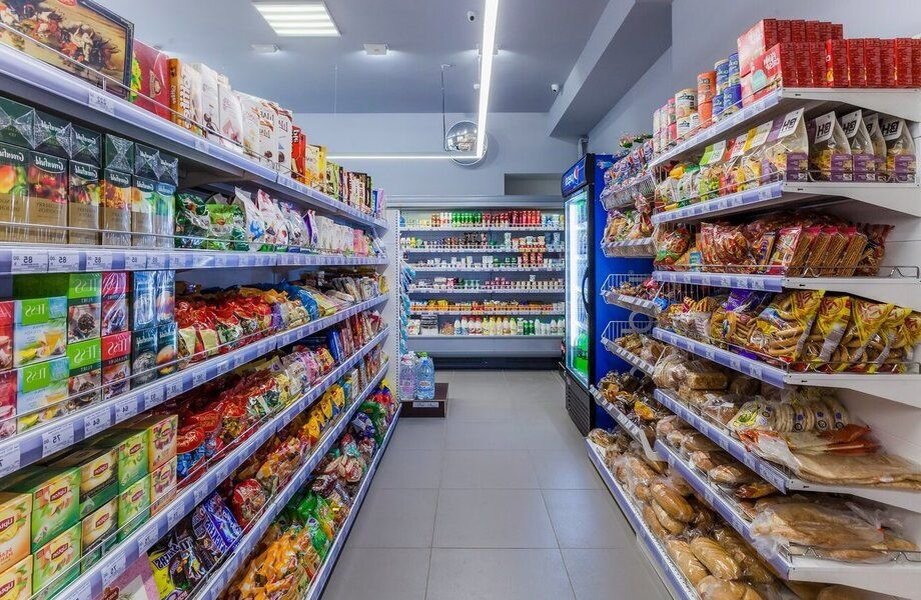 Обычный продуктовый магазин 