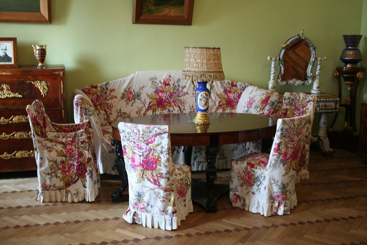 В резиденции