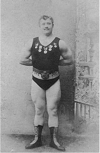 Жюль Леотар первый воздушный гимнаст и изобретатель прототипа современного слитного гимнастического купальника.