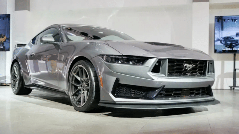 Ford Mustang Dark Horse