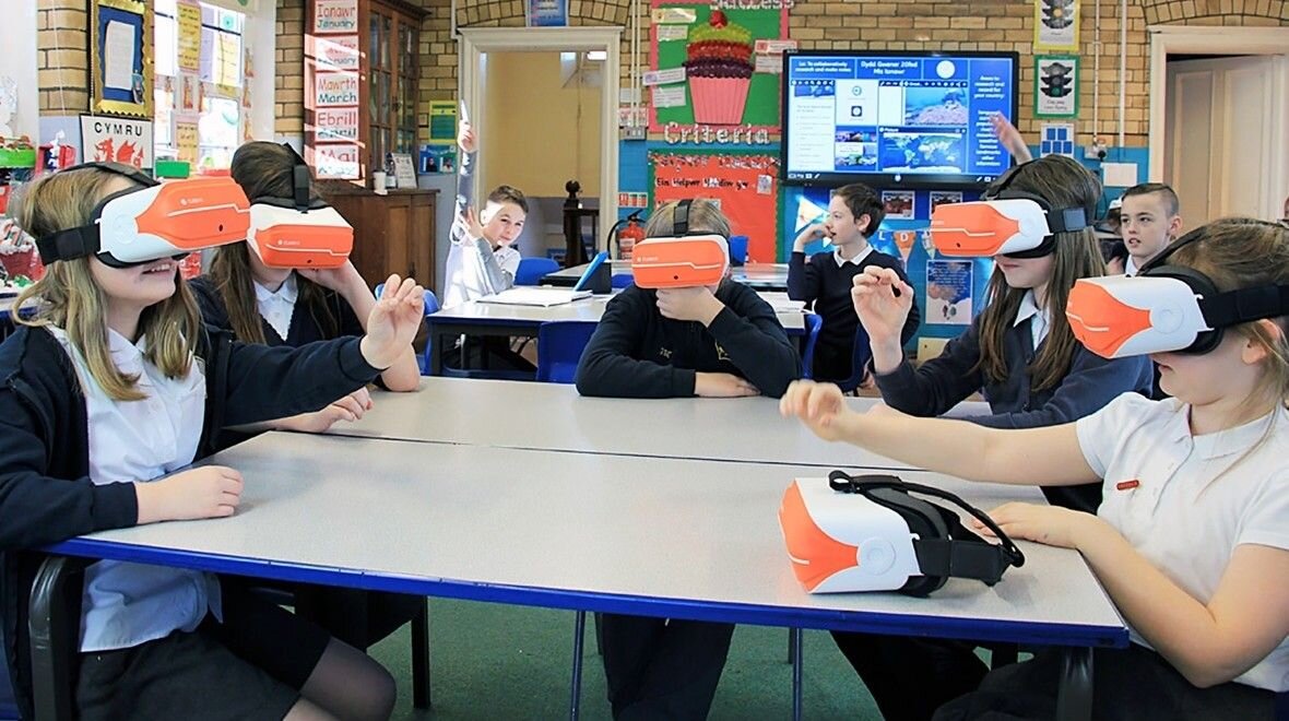 Современное образование стоит перед вызовами, которые требуют инноваций и технологического развития.