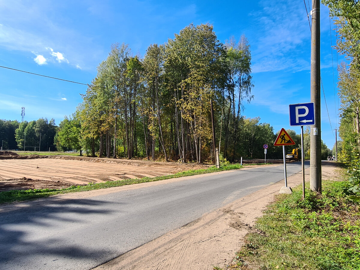 с парковкой сложно, пока к услугам только обочины