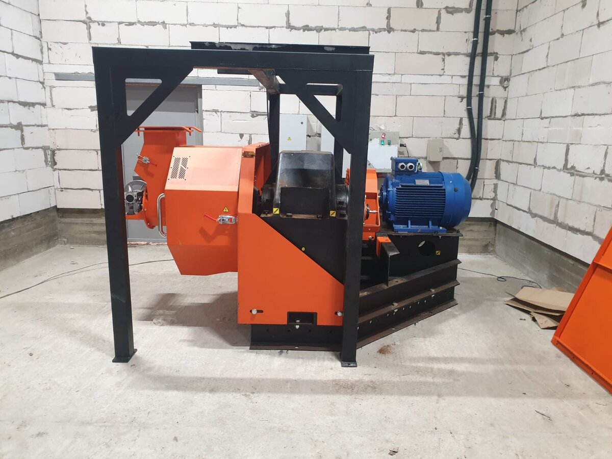 Оборудование – российское – пресс-гранулятор Грач-480М, выпускаемый ООО «Невские технологии – инжиниринг»