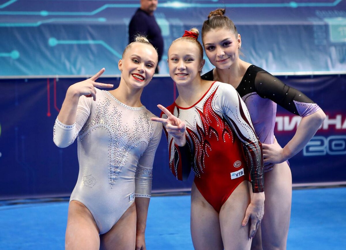Победительница и призёры Чемпионата России-2023: Ангелина Мельникова (🥈), Виктория Листунова (🥇), Ульяна Перебиносова (🥉). 