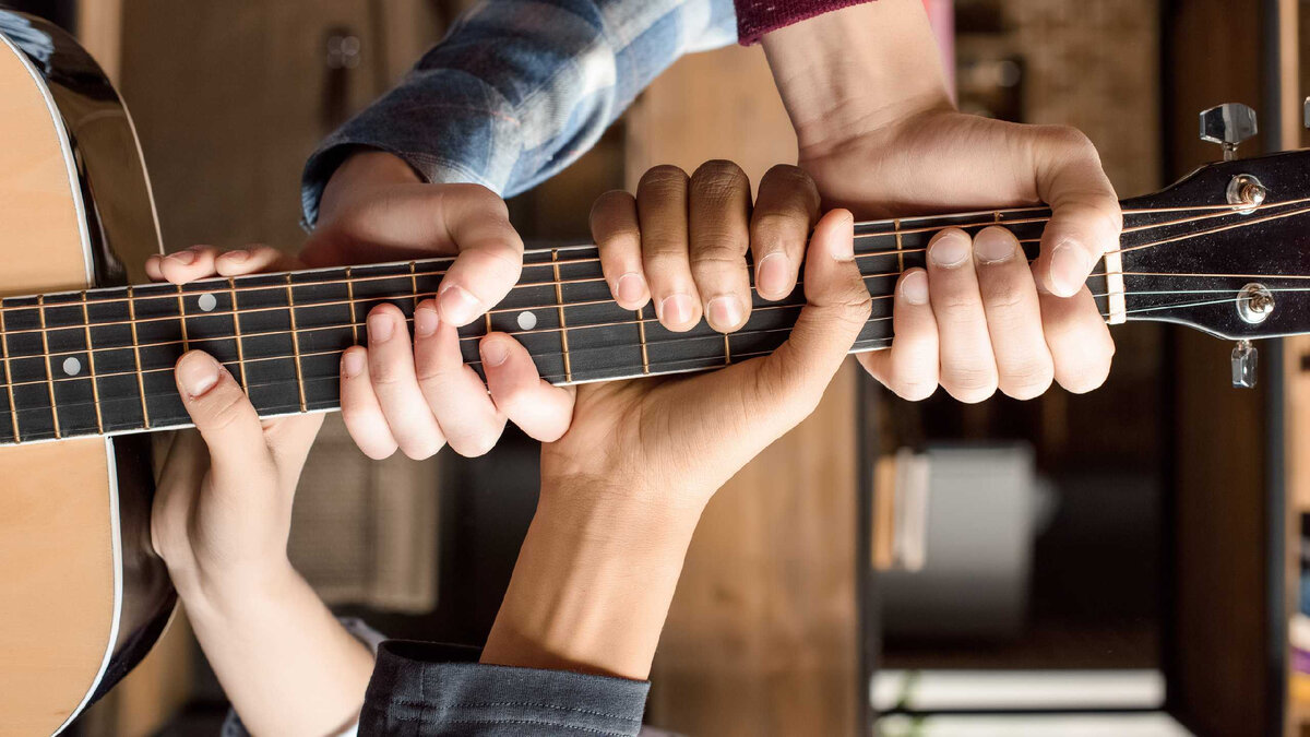 "Гитара. Че ж за штука такая, и как к ней подойти?" 