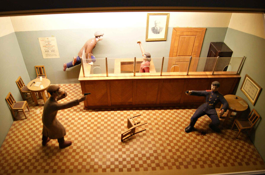 Макет сцены нападения на сберкассу в Сиротском переулке в Музее истории МУРа. Источник https://kiki-morok.livejournal.com/83836.html?view=comments.