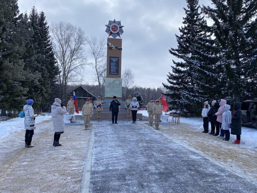 Обновлённый монумент в Орешниках открыл Яков Энгель. Фото Владимира Павловского.