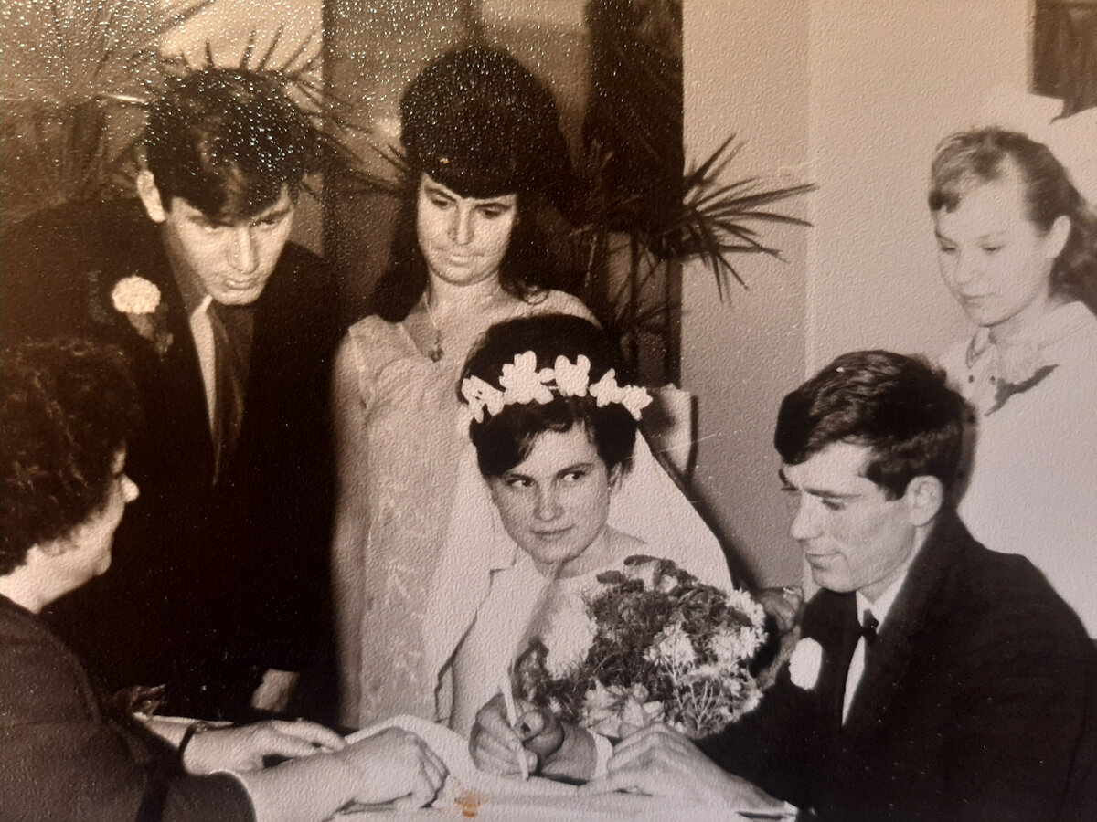Свадьба моих родителей (фото из семейного архива).