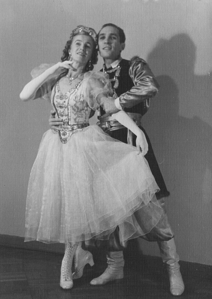 «Иван Сусанин». Польский бале. Мазурка. С Анатолием Кузнецовым. Фото из личного архива.