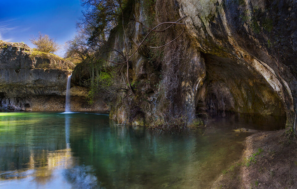 Пещера грот коба чаир. Мердвен-тобе и грот коба-чаир. Водопад коба чаир. Водопад коба чаир. Водопад коба чаир.