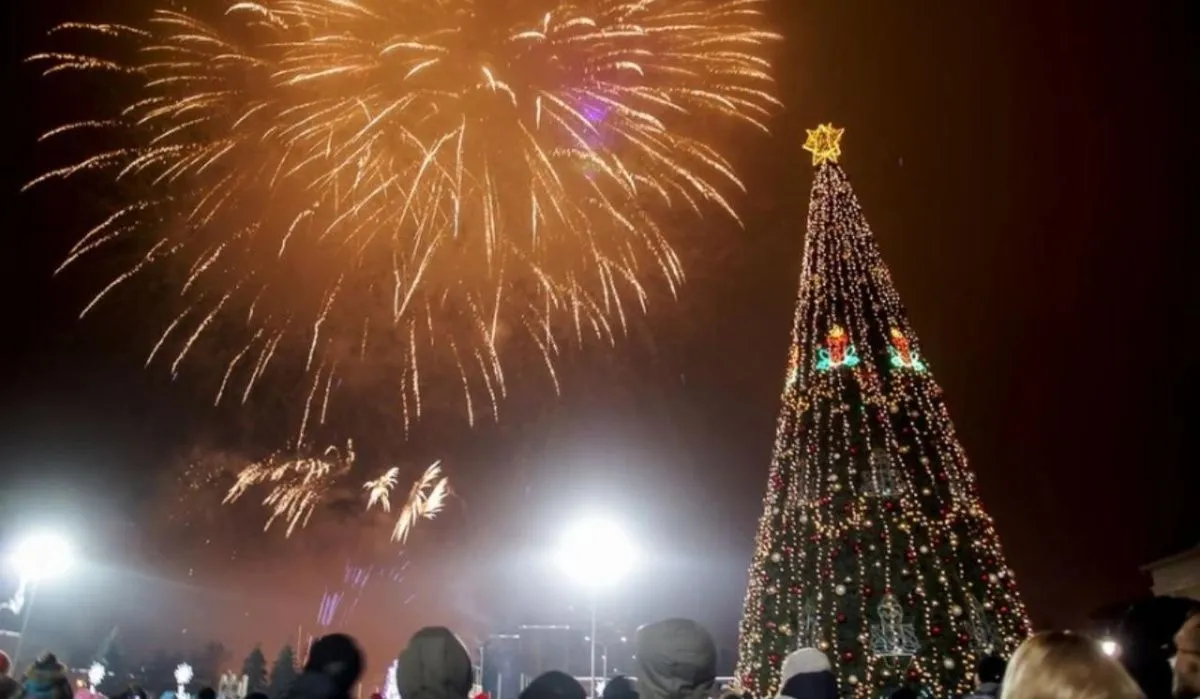 Новогодний салют в Самаре. Источник: samara.kp.ru Автор фото: Светлана Маковеева