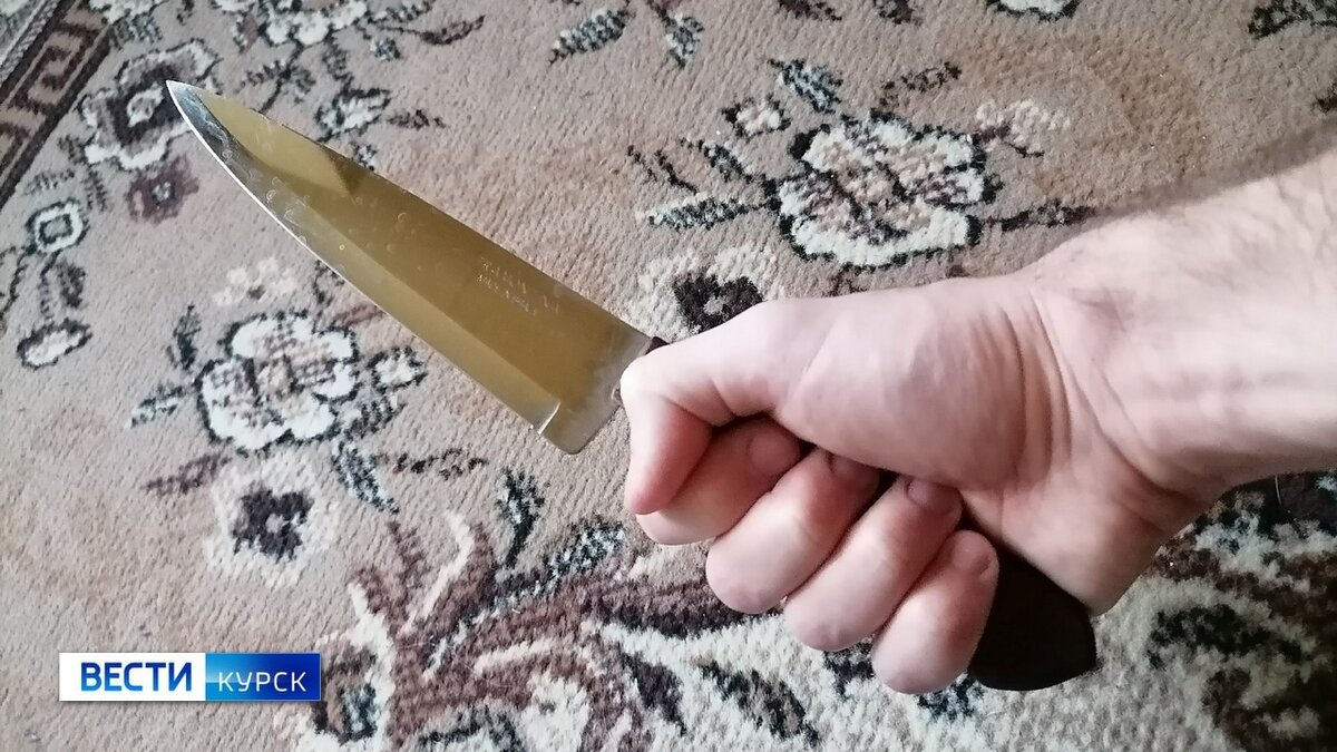    В Курске вынесли приговор мужчине, бросавшемуся с ножом на людей