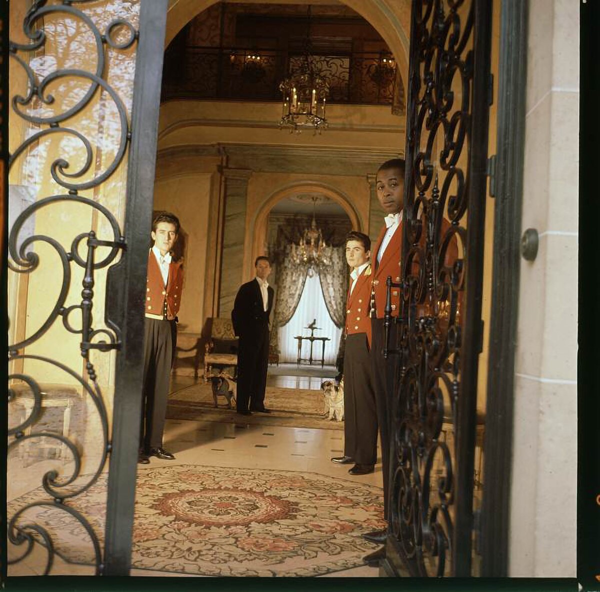 Фото 1963 года, автор Хорст П. Хорст для журнала "Вог". Источник фото https://hips.hearstapps.com.