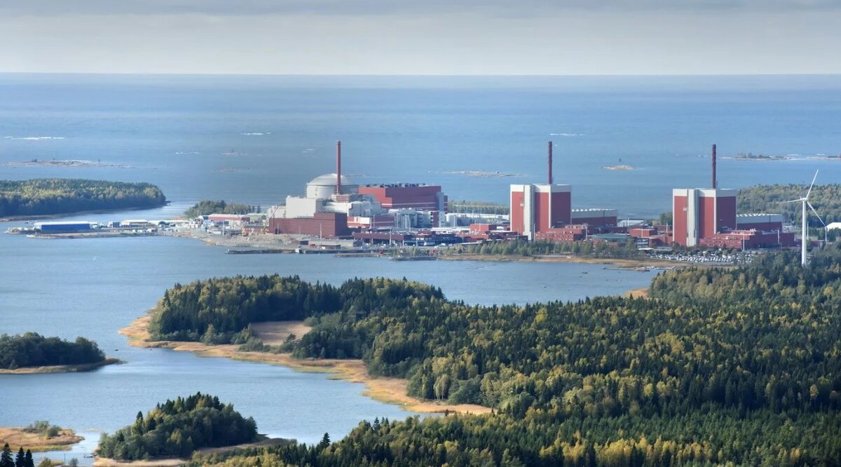 Хранилище расположено на острове Олкилуото близ юго-западного побережья Финляндии. Там же располагается АЭС «Олкилуото».