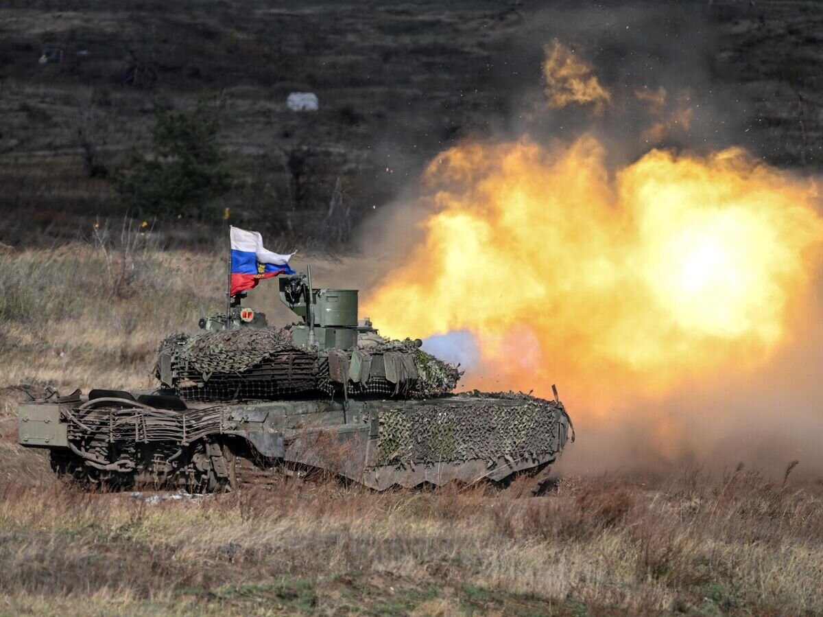   Танк Т-90М "Прорыв" военнослужащих ЦВО ВС РФ выполняет боевое слаживание на полигоне в тыловом районе специальной военной операции© РИА Новости / Станислав Красильников