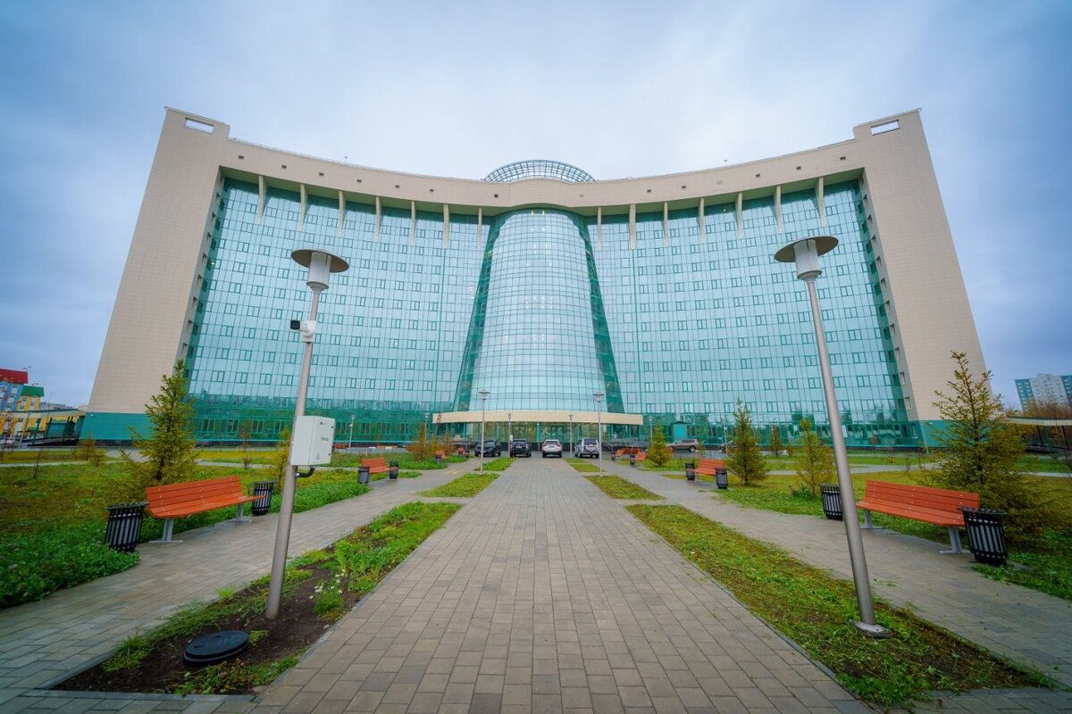    Строительство больницы в Нижневартовске проверил директор Депстроя Югры