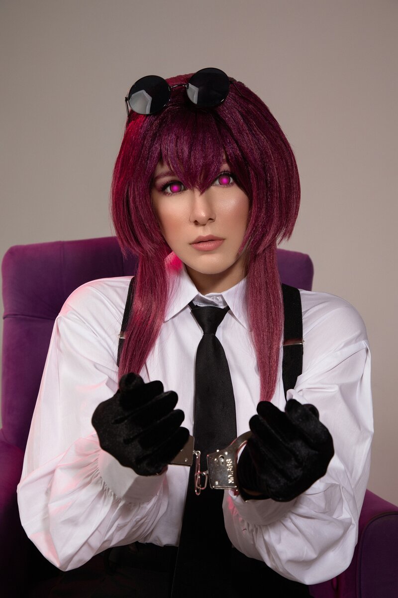 Алиса шульц shadory cos. Кафка косплей. Kafka cosplay. Косплей зеле из игры хонкай. Кафка косплей.