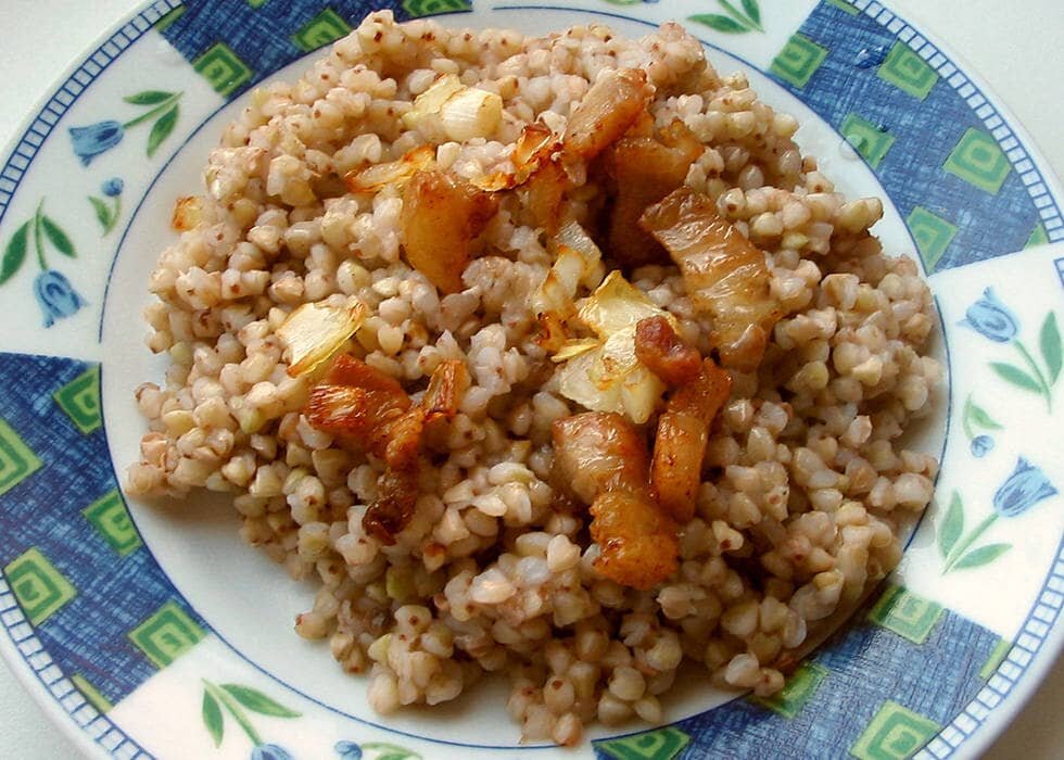 Каша со шкварками. Источник https://povar.ru.