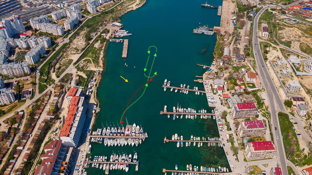 Трек упражнения: зеленый пунктир - движение передним ходом; красный пунктир - движение задним ходом; желтая стрелка - буй, показывает, что тут мелко (галерея фото)