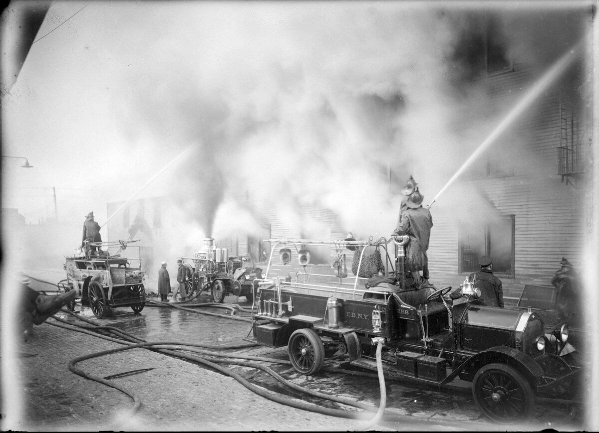 Тушение пожара в Нью-Йорке в 1915 году