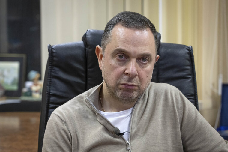    Вадим Гутцайт не указал причину, по которой решил уйти в отставку