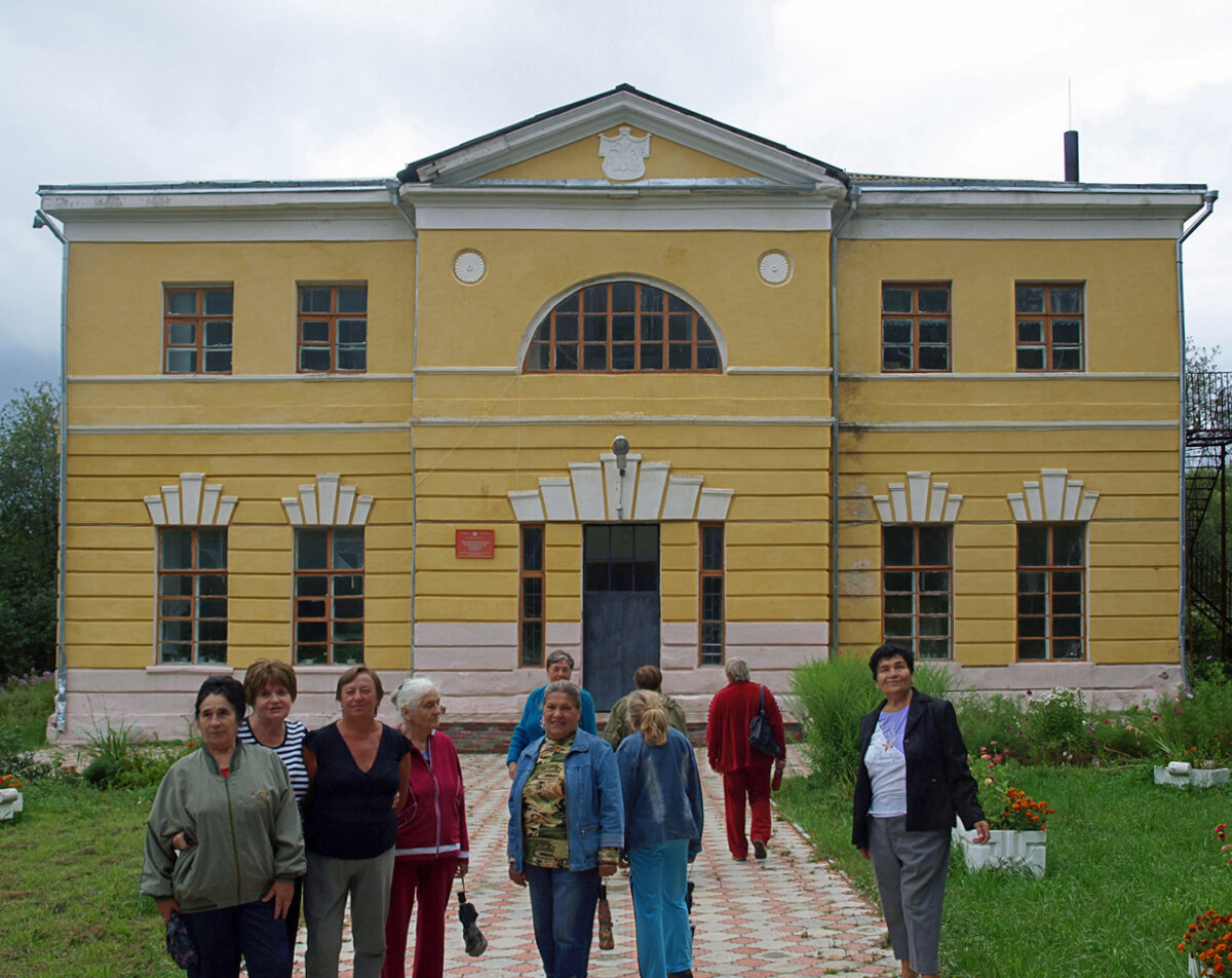 В усадьбе "усатой" княгини Голицыной - Городне.