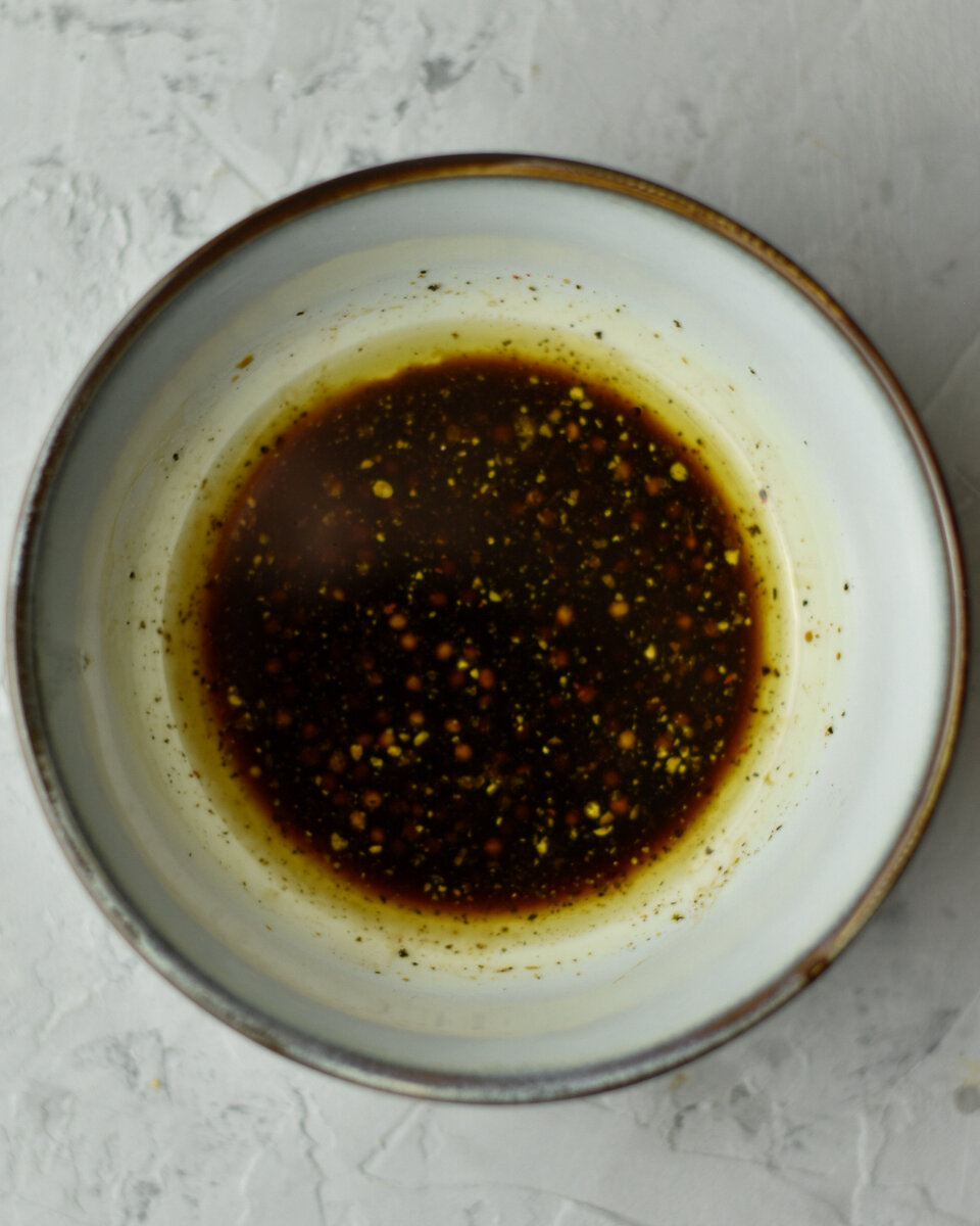 Салат Коул Слоу с маковым семенем, петрушкой и сельдереем по рецепту Гордона Рамзи: идеальный вариант для вкусного и полезного обеда