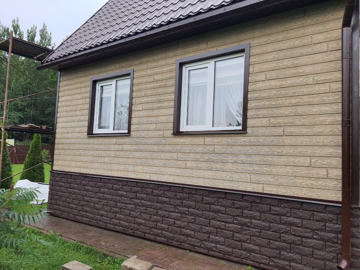 Сайдинг Ю-Пласт (верх), фундамент Альта-Профиль