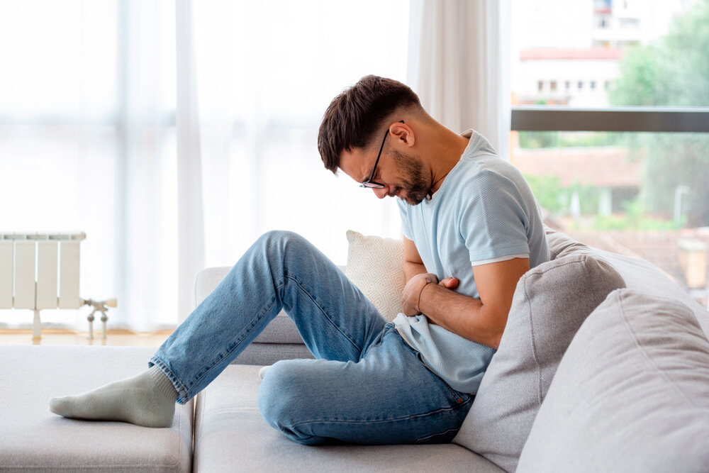 Влияние алкоголя на желудок(источник изображения: freepik.com)