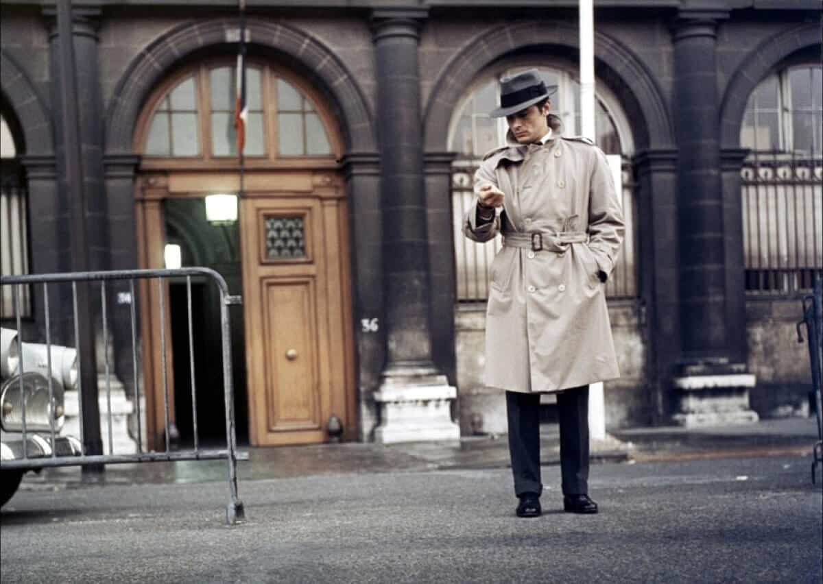 Источник: https://gentlemansgazette.com/wp-content/uploads/2015/05/Delon-in-Burberry-Trench-Coat.jpg