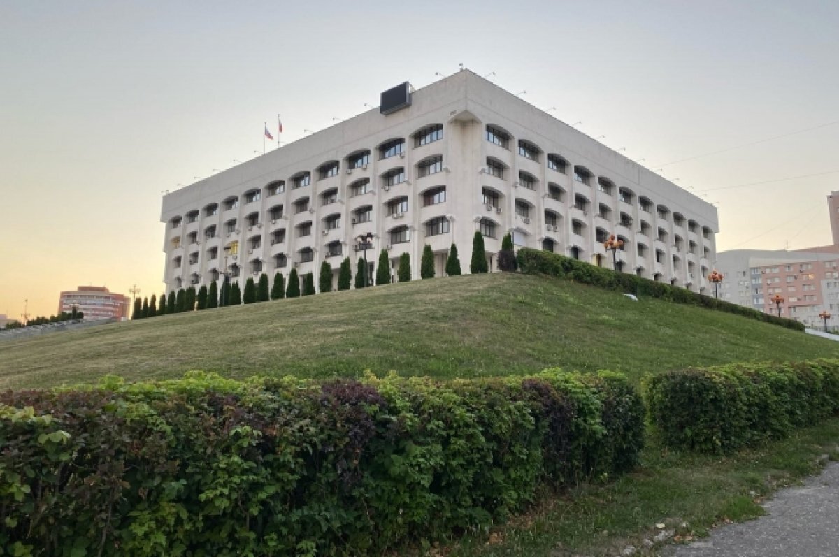    На парковке у здания Владимирского правительства поставят шлагбаумы