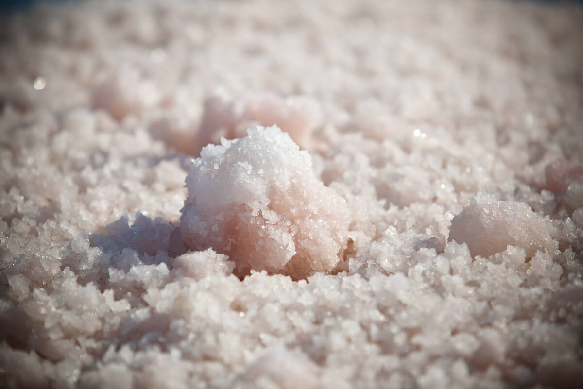 Источники соли. Sea Salt Крымская морская соль. Крымская розовая соль. Морская розовая соль Крыма. Розовая соль в Крыму.