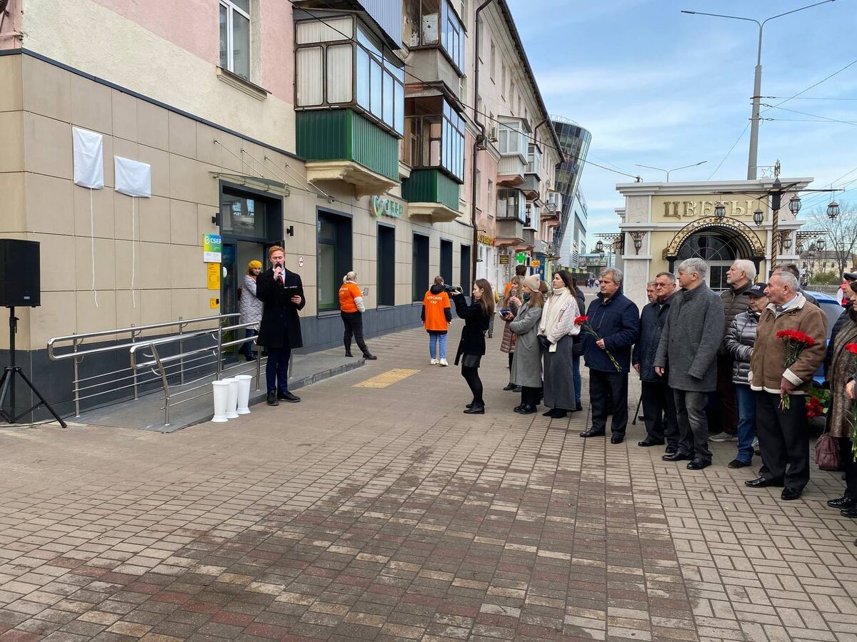    В Курске открыли мемориальную доску в честь участника ВОВ Виктора Данилина