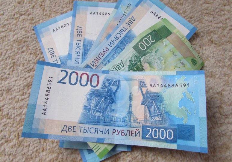 Учителям не следует повышать зарплату до уровня московской