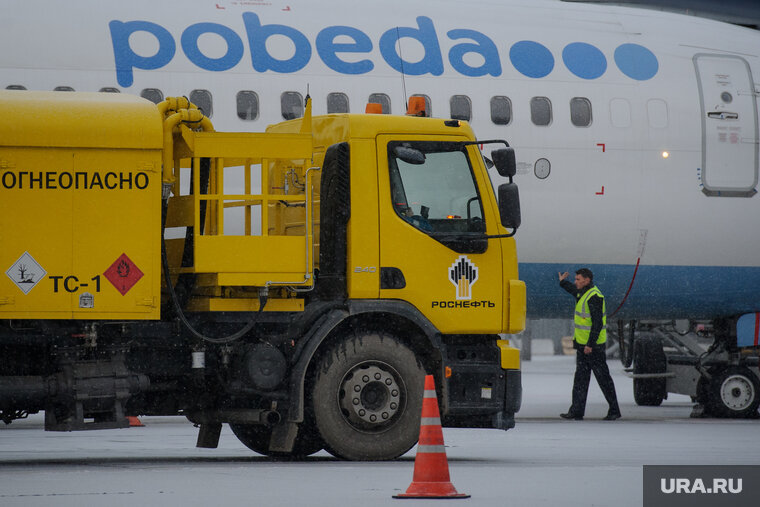    Самолет экстренно сел в московском аэропорту