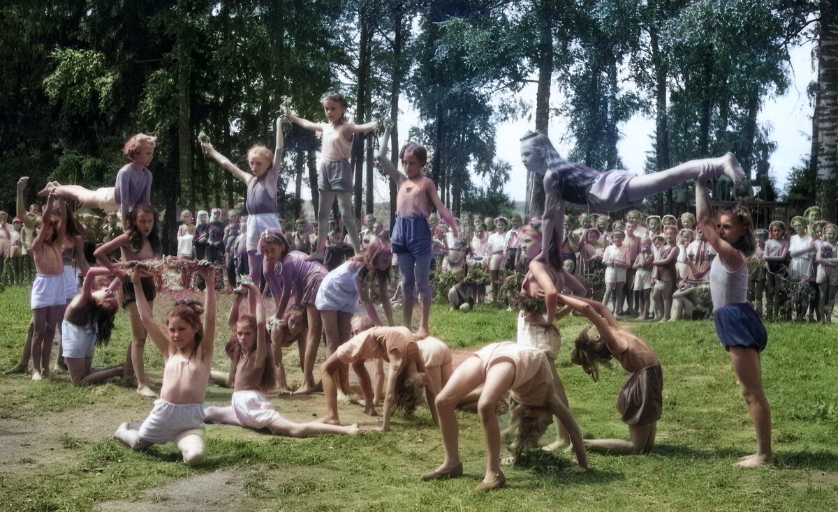 Лето в пионерском лагере. Советские детские лагеря отдыха. Пионерки в Пионерском лагере. Девочки в Пионерском лагере. Советские девочки в лагере.