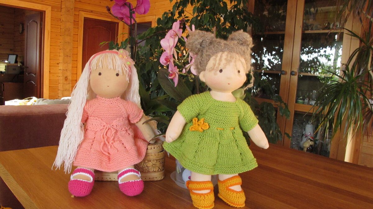 Глазки вышиты нитками мулине, ротик тоже простой, без формовки.