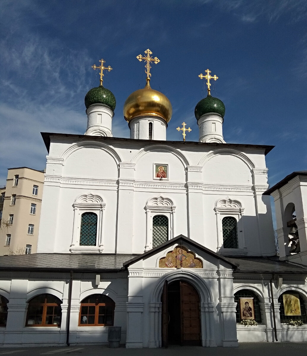Сретенский монастырь на Большой Лубянке. Храм Владимирской иконы Божией Матери, построен в XVII веке. Фото автора
