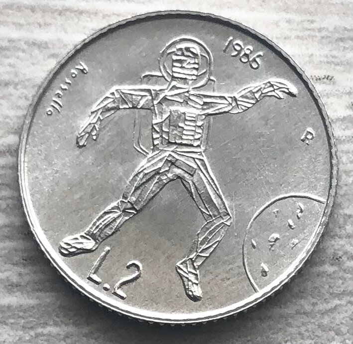 Сан Марино 2 лиры 1986 космонавт в открытом космосе. Фото автора. 